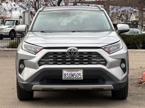 Used 2020 Toyota RAV4 Limited image 9