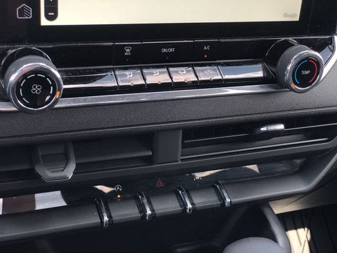 Used 2024 Chevrolet Colorado W/T image 21