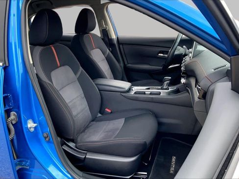Used 2023 Nissan Sentra SR w/ Electronics Package FWD image 9