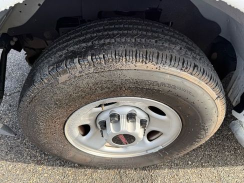 Used 2024 GMC Savana 2500 w/ Driver Convenience Package image 10