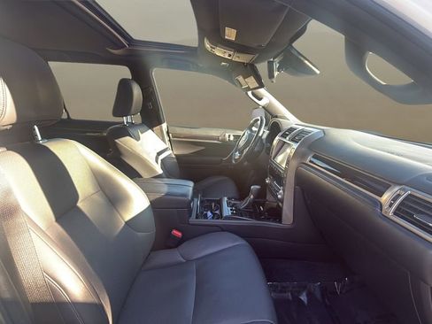 Used 2020 Lexus GX 460 image 10