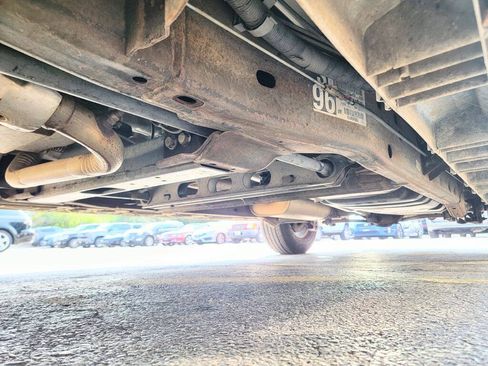 Used 2002 Chevrolet Suburban LT RWD image 3