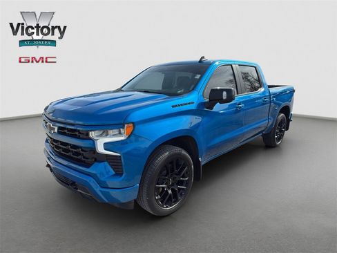 Used 2023 Chevrolet Silverado 1500 RST w/ Convenience Package II image 3