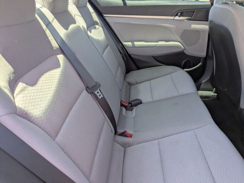 Used 2020 Hyundai Elantra SE w/ Cargo Package (C1) FWD image 13