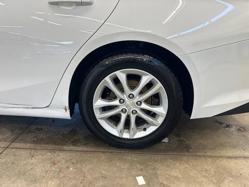 Used 2017 Chevrolet Malibu LT FWD image 30