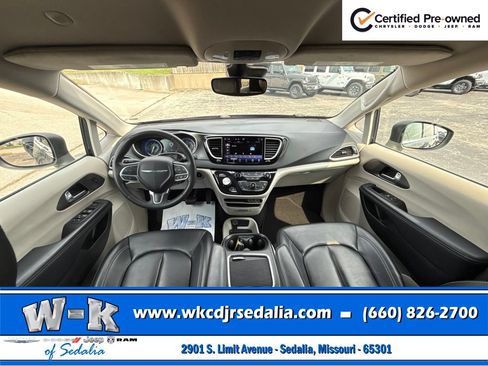 Certified 2023 Chrysler Pacifica Touring-L FWD image 37