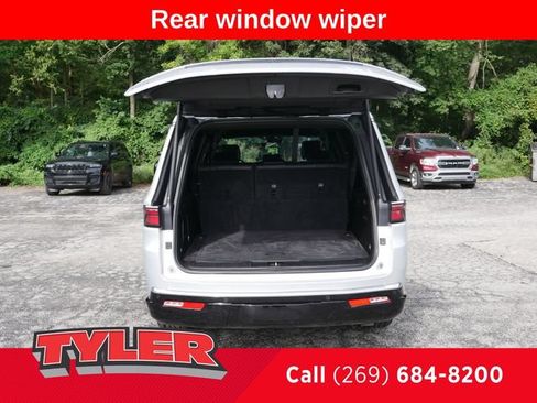 Used 2024 Jeep Wagoneer L Series II w/ Flexible Seating Group AWD/4WD image 14