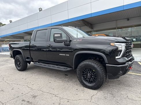 New 2026 Chevrolet Silverado 2500 ZR2 image 3