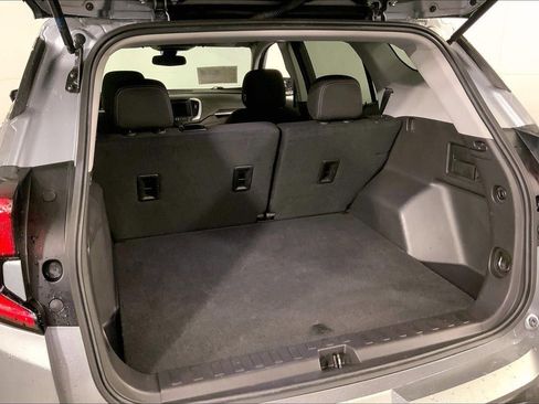 Used 2024 GMC Terrain SLE FWD image 4