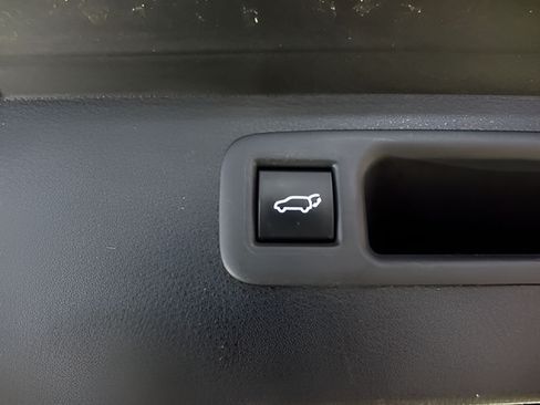 Used 2023 Toyota Highlander XLE AWD/4WD image 26
