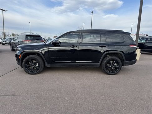 Used 2023 Jeep Grand Cherokee L Limited w/ Black Appearance Package image 4