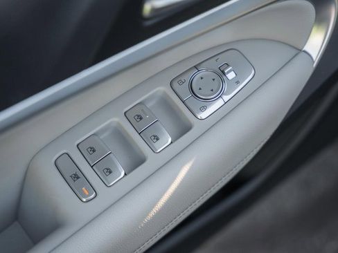 Used 2023 Genesis G70 2.0T image 33