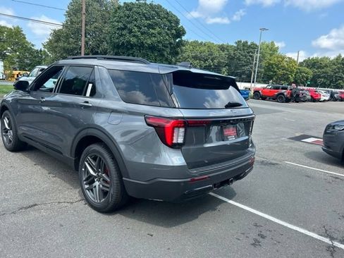 New 2026 Ford Explorer ST-Line w/ ST-Line Street Pack AWD/4WD image 5