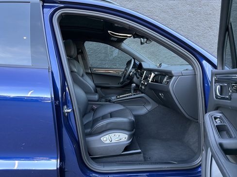 Certified 2025 Porsche Macan image 26