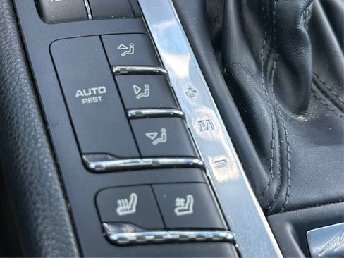 Used 2018 Porsche Macan GTS w/ Premium Package Plus image 46