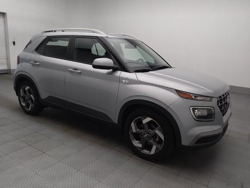 Used 2022 Hyundai Venue SEL FWD image 11