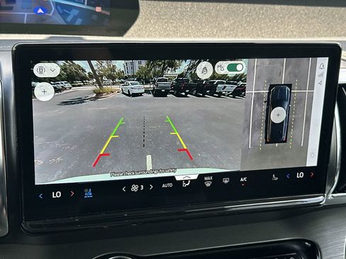 Used 2025 Ford Expedition Max Platinum w/ Driver's Package AWD/4WD image 27