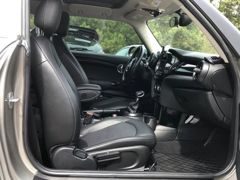 Used 2019 MINI Cooper 2-Door Hardtop image 11