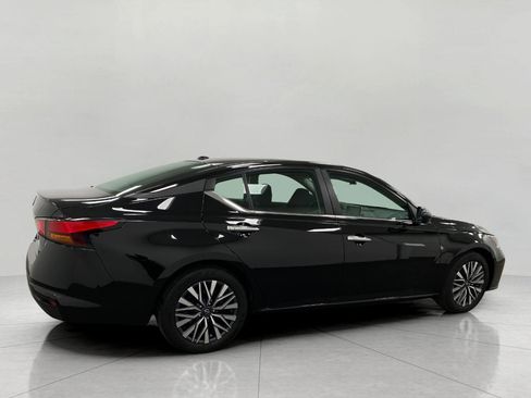 Certified 2025 Nissan Altima 2.5 SV FWD image 2