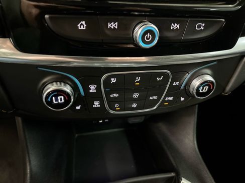 Used 2021 Chevrolet Traverse LT FWD image 11