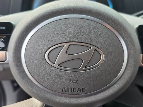 Certified 2025 Hyundai Elantra Sport image 19