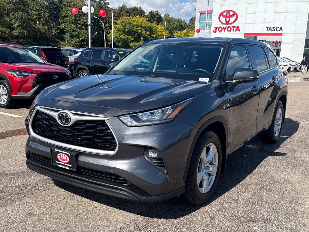 Used 2020 Toyota Highlander LE AWD/4WD image 3