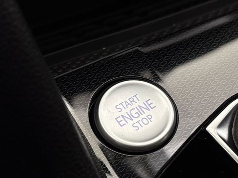 New 2026 Volkswagen Taos SE image 22