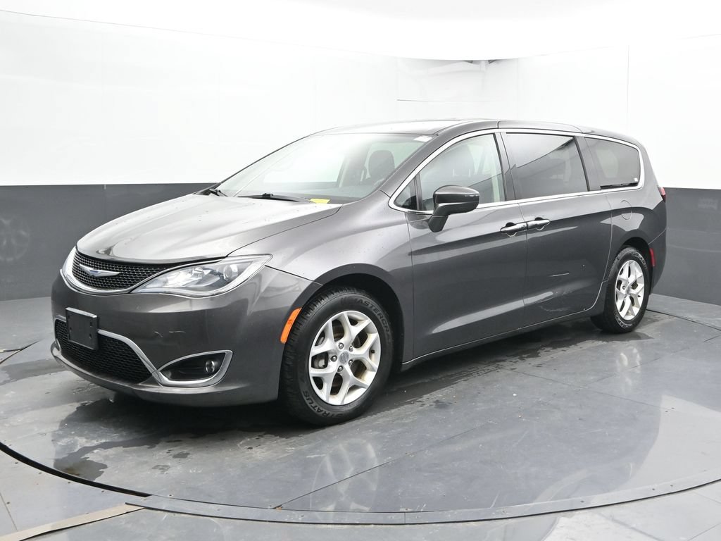 Used 2018 Chrysler Pacifica Touring Plus w/ Tire & Wheel Group FWD image 7