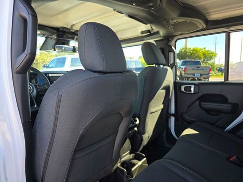 New 2026 Jeep Gladiator Sport image 9