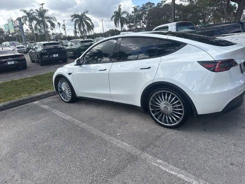Used 2021 Tesla Model Y Long Range image 4
