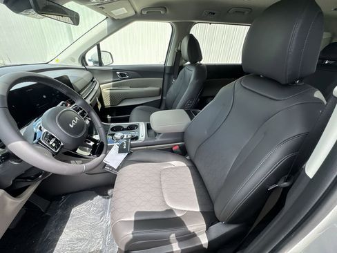 New 2026 Kia Carnival EX FWD image 11