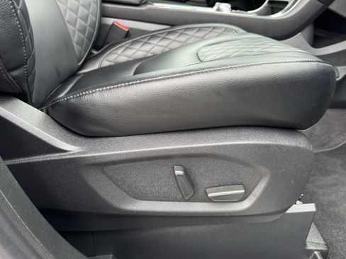 Used 2024 Ford Edge Titanium image 39