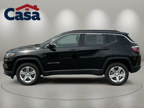 Used 2023 Jeep Compass Latitude AWD/4WD image 3