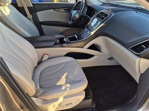 Used 2018 Lincoln MKX Reserve w/ Driver Assistance Package image 11