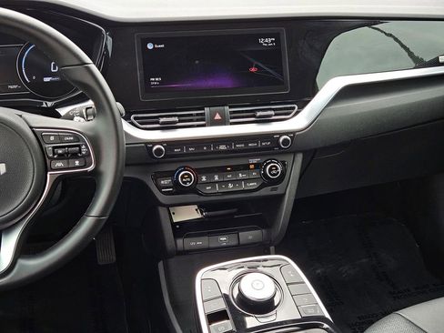 Used 2022 Kia Niro EX Premium image 29