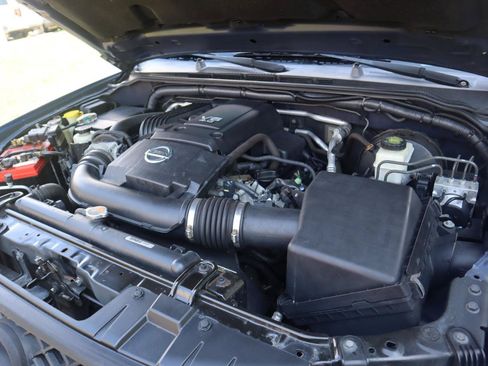 Used 2013 Nissan Frontier PRO-4X AWD/4WD image 36