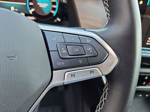 Used 2025 Volkswagen Atlas SE image 11