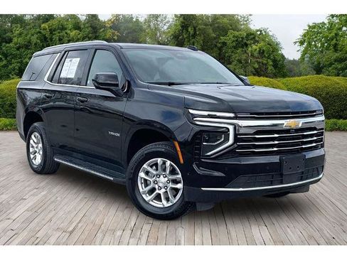 Used 2025 Chevrolet Tahoe LT image 3