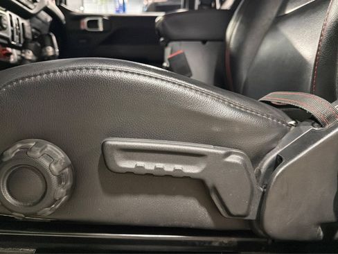 Used 2021 Jeep Wrangler Unlimited Rubicon w/ Uconnect 4C Nav & Sound Group AWD/4WD image 17