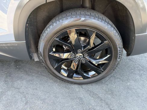 Certified 2023 Volkswagen Taos SE w/ Panoramic Sunroof Package FWD image 6