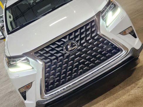 Used 2023 Lexus GX 460 Premium w/ Accessory Package image 19