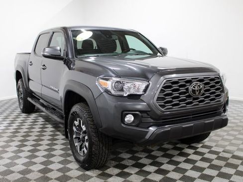 Certified 2022 Toyota Tacoma TRD Off-Road AWD/4WD image 8