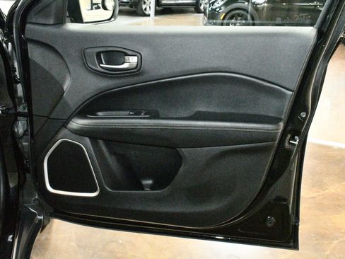 Used 2019 Jeep Compass Latitude w/ Popular Equipment Group image 44