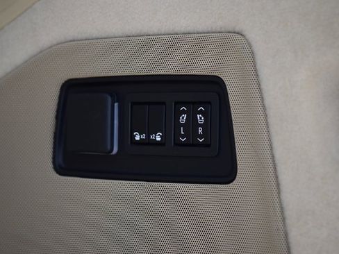 Used 2021 Cadillac Escalade Premium Luxury w/ Driver Assist Tech Package image 26