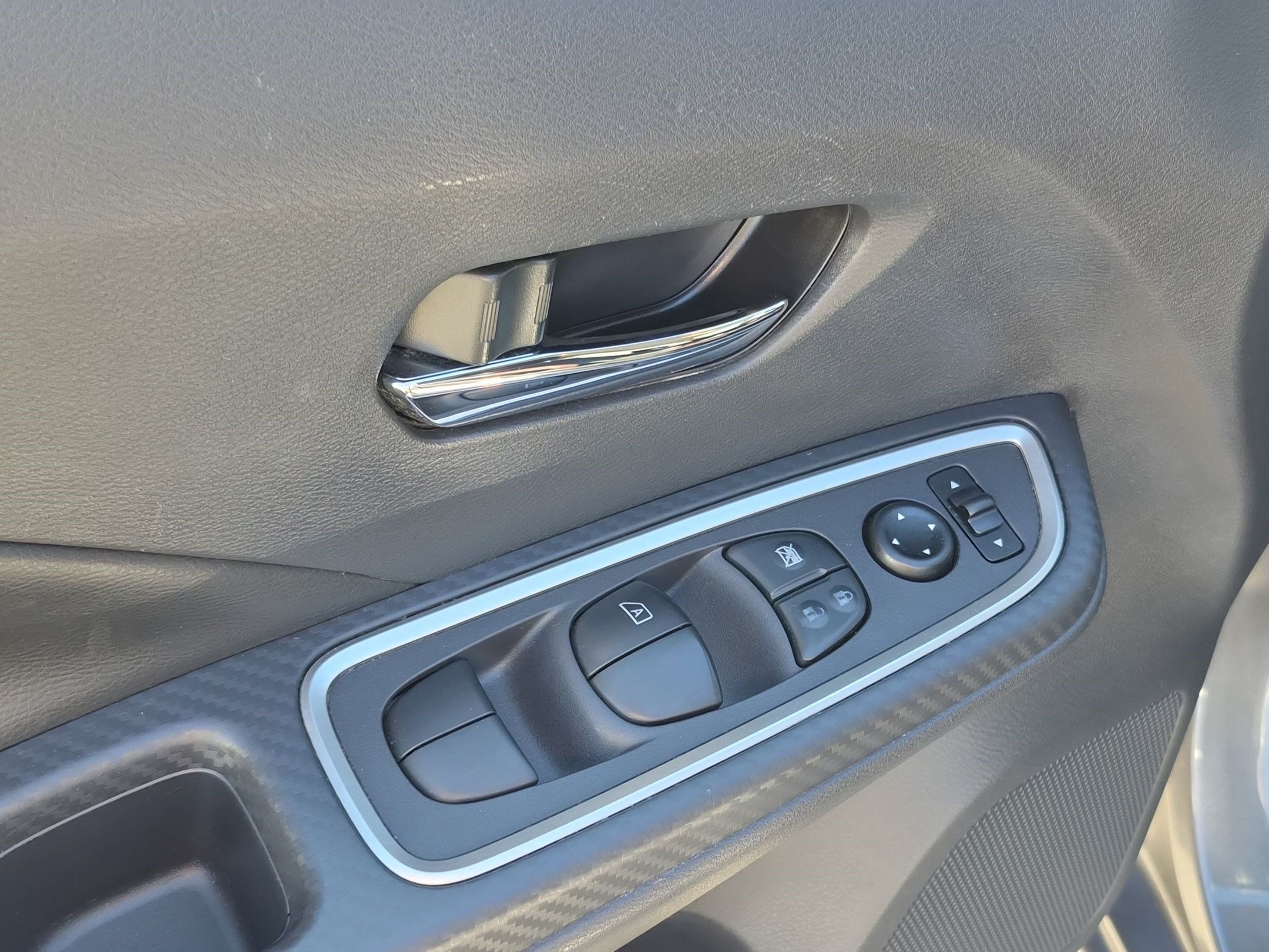 Certified 2020 Nissan Versa SR w/ Electronics Package FWD image 14