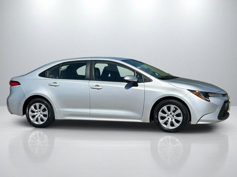 Used 2023 Toyota Corolla LE image 4