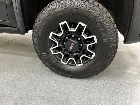 Used 2024 GMC Sierra 2500 AT4X AWD/4WD image 31