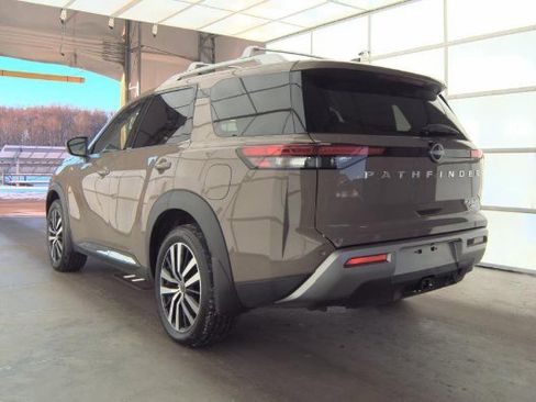 Used 2024 Nissan Pathfinder Platinum image 5