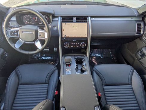 New 2026 Land Rover Discovery Limited Edition image 16