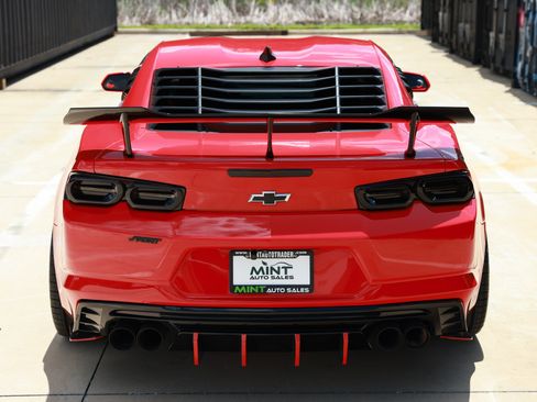 Used 2022 Chevrolet Camaro LT RWD image 13